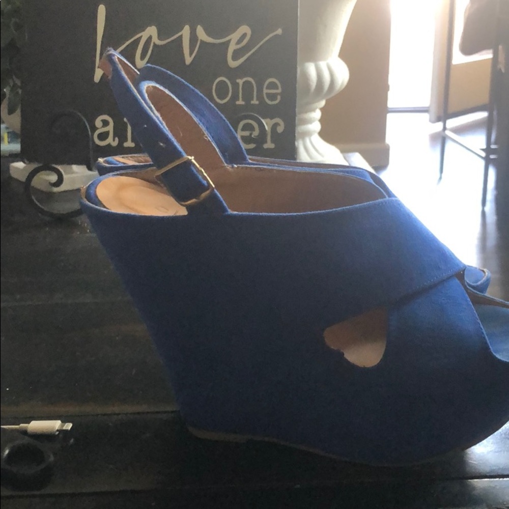 Shoes - Picture 4 of 4